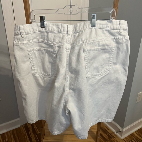 Liz Claiborne Woman Classic Fit White  denim shorts 18W - Picture 1 of 4